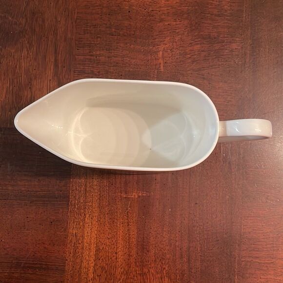 Victoria & Beale Porcelain Gravy Boat Dish - Picture 2 of 7